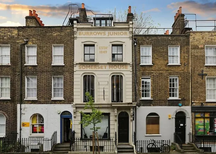 Stylish London Townhouse, Perfect For Large Groups, Convenient Public Transport Links, Close To Tower Bridge And London Liverpool Street