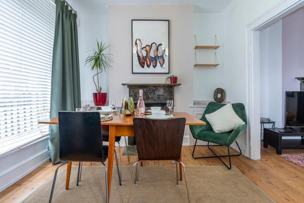 Stylish Townhouse, Perfect For Large Groups, Convenient Public Transport Links, Close To Tower Bridge And Liverpool Street * Londra