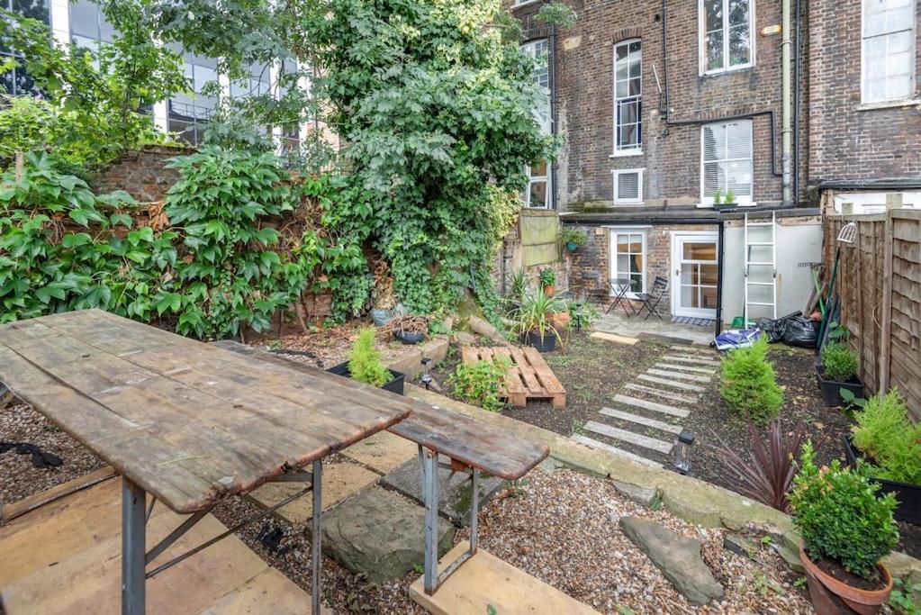 Stylish Townhouse, Perfect For Large Groups, Convenient Public Transport Links, Close To Tower Bridge And Liverpool Street Appartamento *