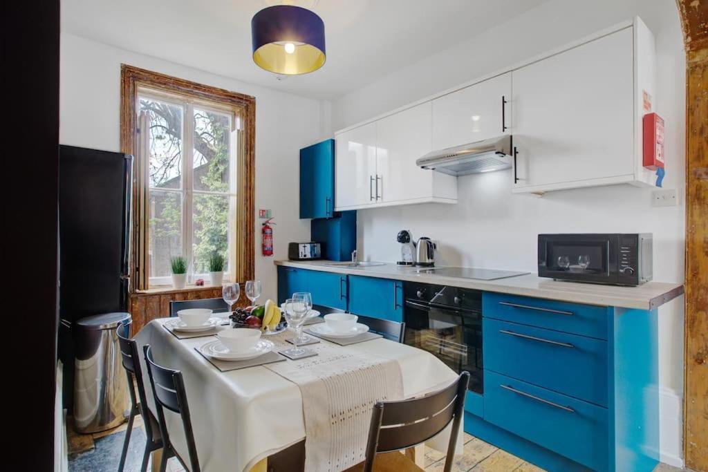 Stylish Townhouse, Perfect For Large Groups, Convenient Public Transport Links, Close To Tower Bridge And Liverpool Street Appartamento
