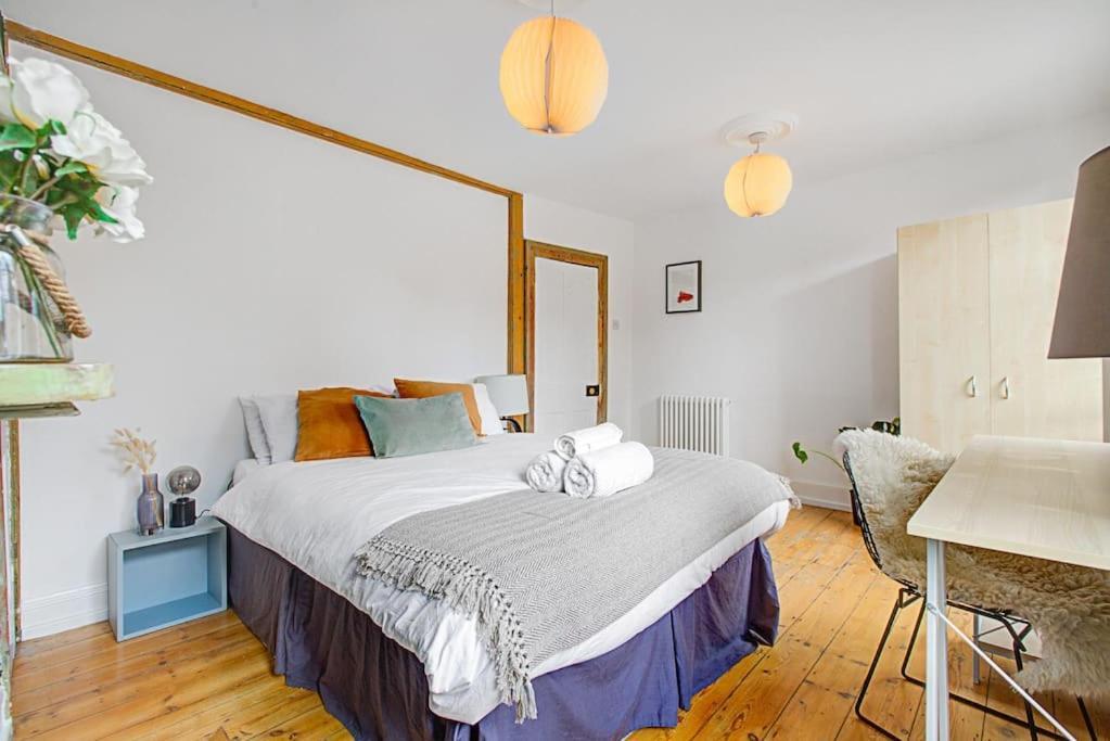 Appartamento Stylish Townhouse, Perfect For Large Groups, Convenient Public Transport Links, Close To Tower Bridge And Liverpool Street
