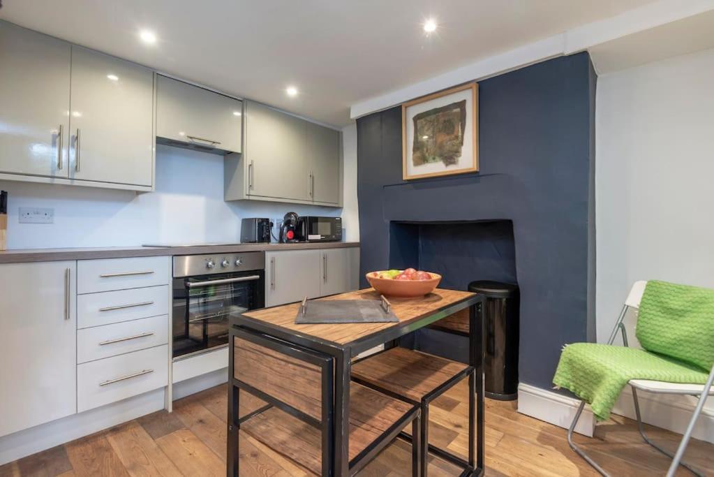 Appartamento Stylish Townhouse, Perfect For Large Groups, Convenient Public Transport Links, Close To Tower Bridge And Liverpool Street Londra