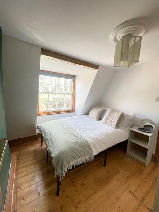 Stylish Townhouse, Perfect For Large Groups, Convenient Public Transport Links, Close To Tower Bridge And Liverpool Street * Londra