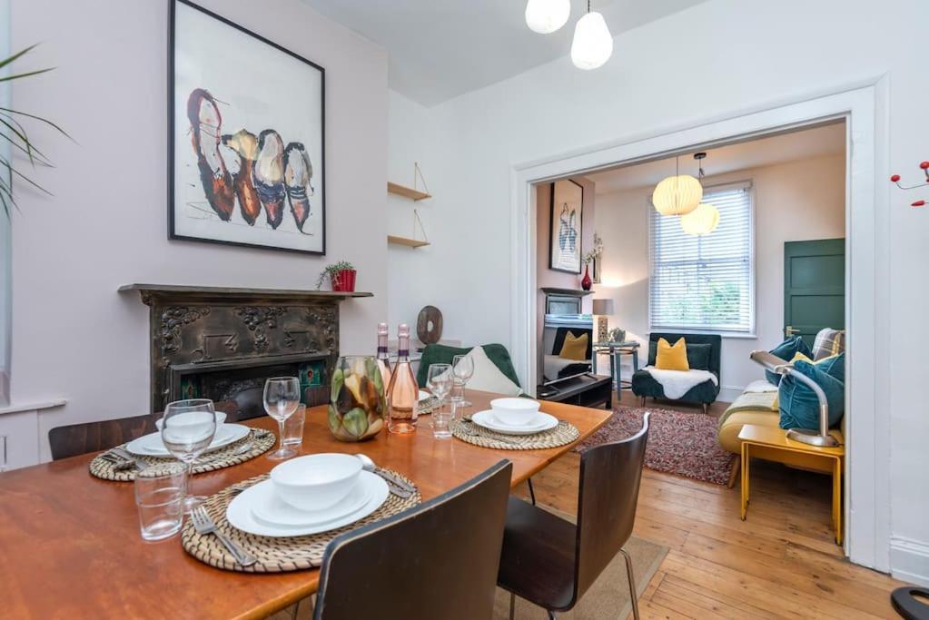 Stylish Townhouse, Perfect For Large Groups, Convenient Public Transport Links, Close To Tower Bridge And Liverpool Street * Londra