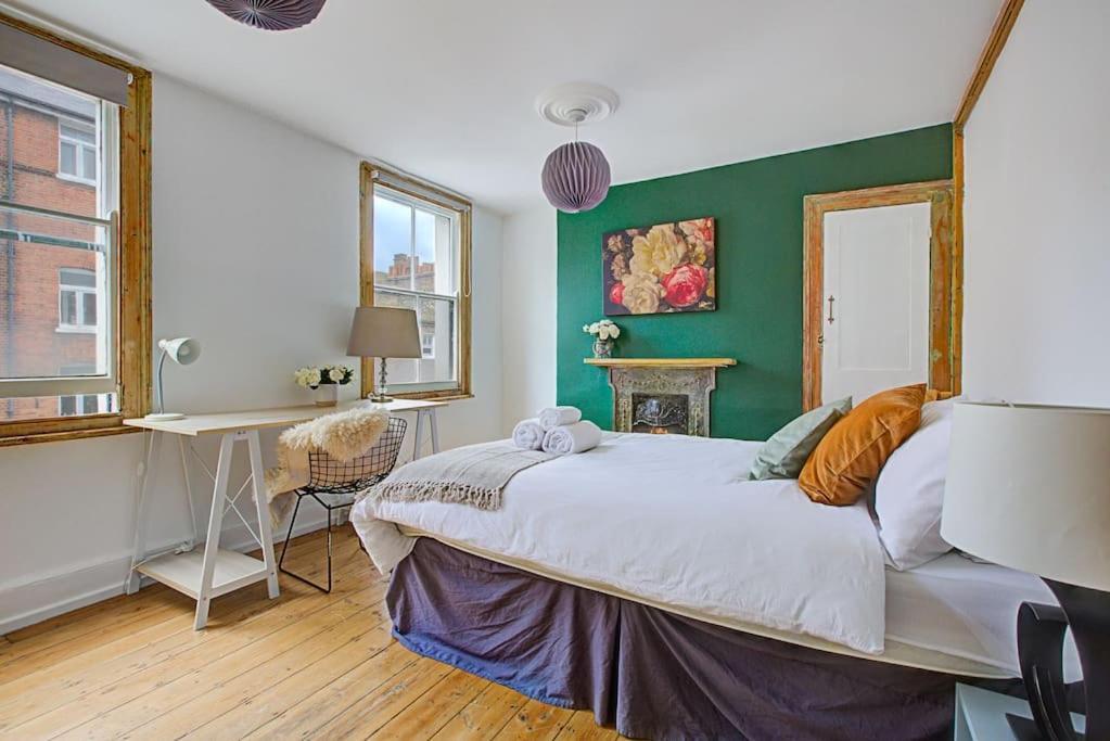 Stylish Townhouse, Perfect For Large Groups, Convenient Public Transport Links, Close To Tower Bridge And Liverpool Street * Londra