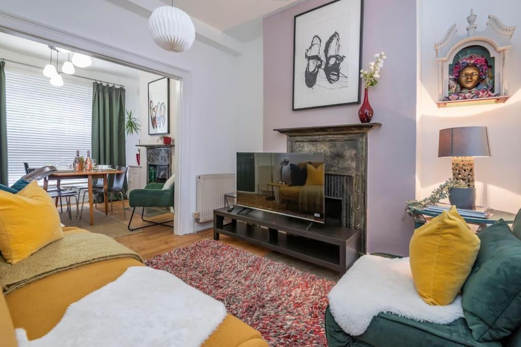 Appartamento Stylish Townhouse, Perfect For Large Groups, Convenient Public Transport Links, Close To Tower Bridge And Liverpool Street Londra